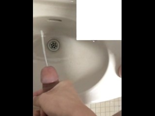 19歳学生 公衆トイレでオナニー